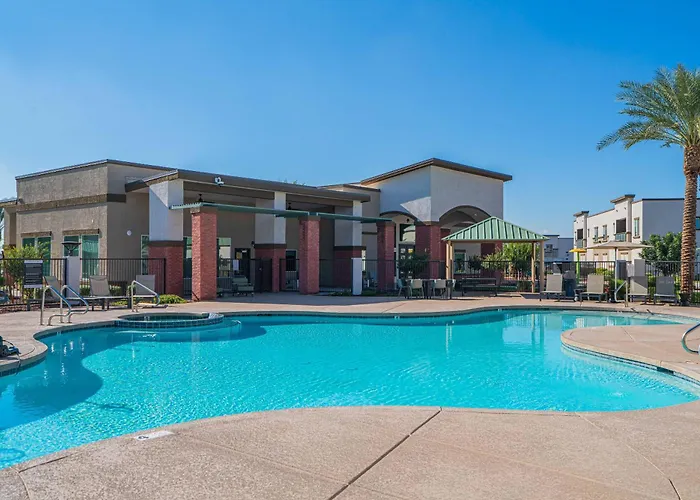 Apartment Stadium-side Escape With Pool Gym Balcony Parking
