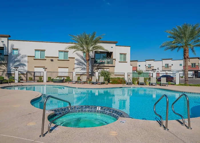 Stadium-side Escape With Pool Gym Balcony Parking *