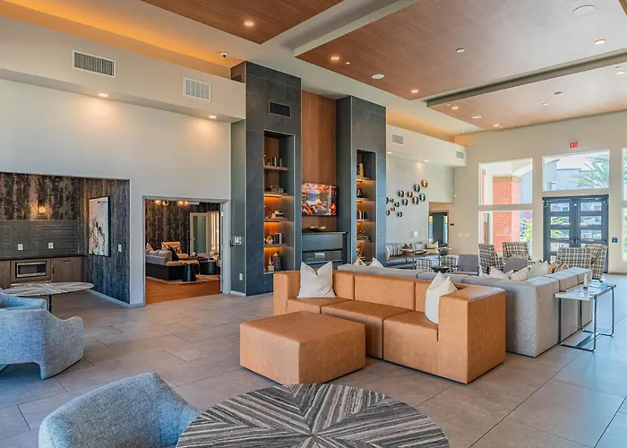 Apartment Stadium-side Escape With Pool Gym Balcony Parking *
