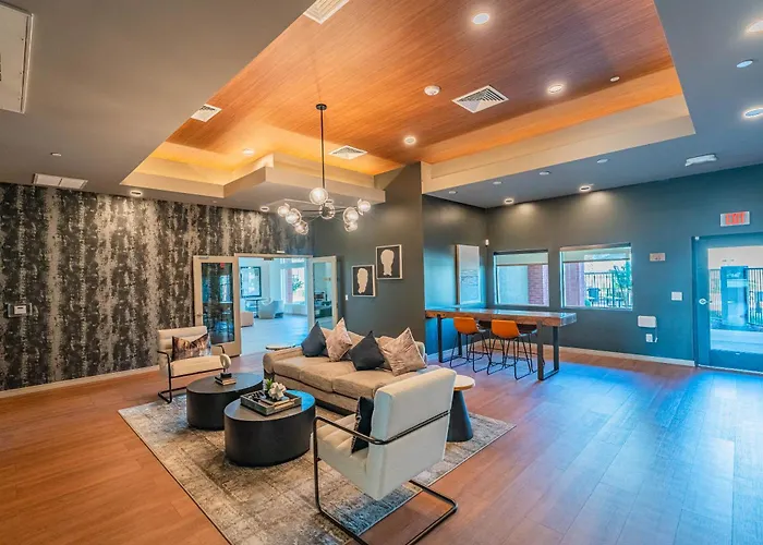 Stadium-side Escape With Pool Gym Balcony Parking Apartment *