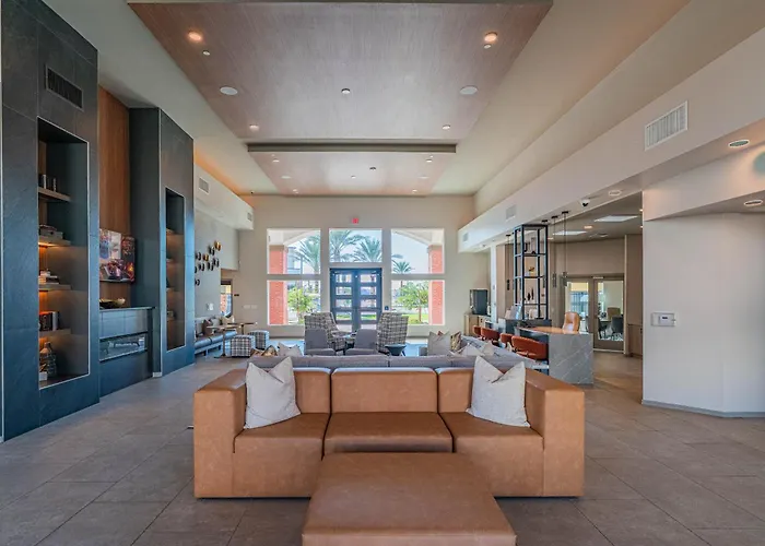 Apartment Stadium-side Escape With Pool Gym Balcony Parking Glendale