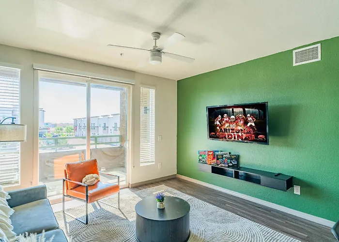 Apartment Stadium-side Escape With Pool Gym Balcony Parking *