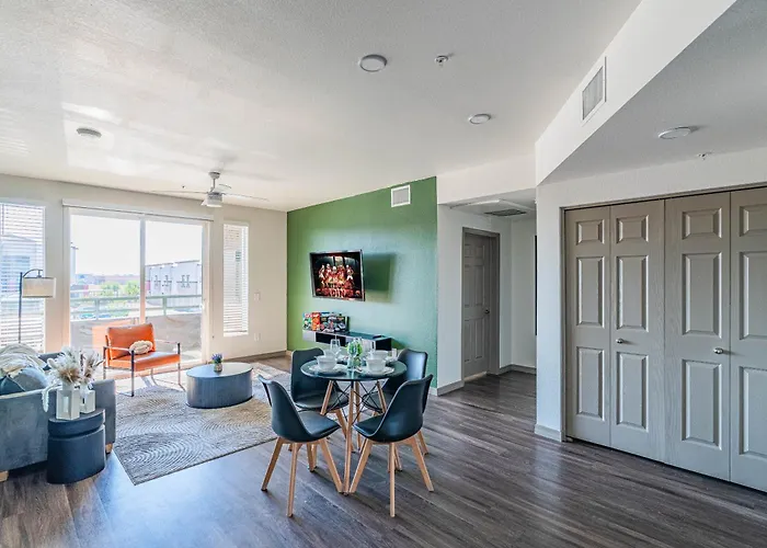 Stadium-side Escape With Pool Gym Balcony Parking Apartment