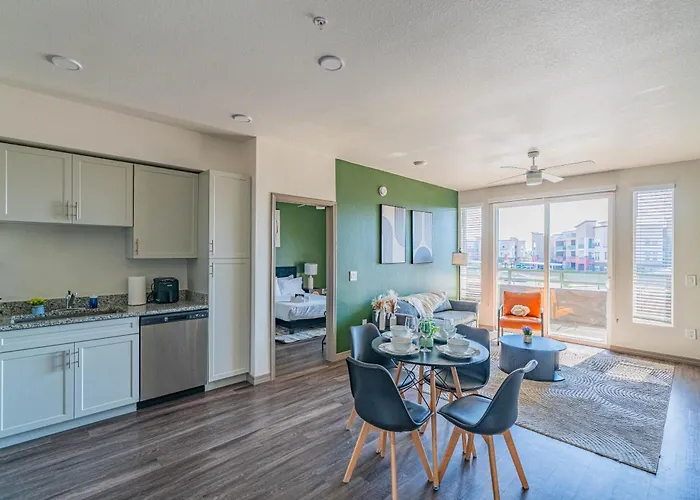 Stadium-side Escape With Pool Gym Balcony Parking Apartment