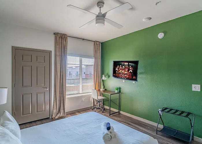 Apartment Stadium-side Escape With Pool Gym Balcony Parking *