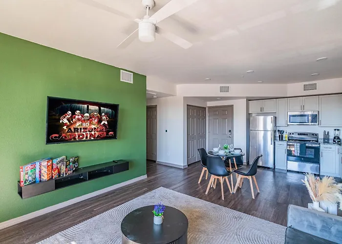 Stadium-side Escape With Pool Gym Balcony Parking *