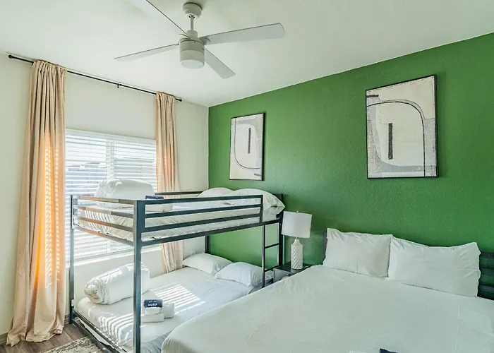 Stadium-side Escape With Pool Gym Balcony Parking Apartment
