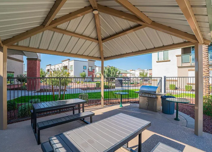 Stadium-side Escape With Pool Gym Balcony Parking Apartment